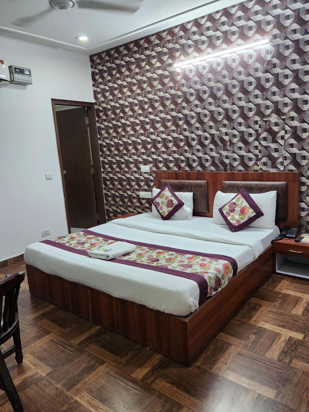 Hotel Aerotech Near Delhi Airport Neu-Delhi Exterior foto